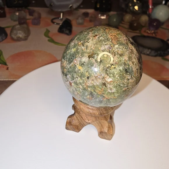 Full garden quartz crystal sphere - Picture 2 of 9